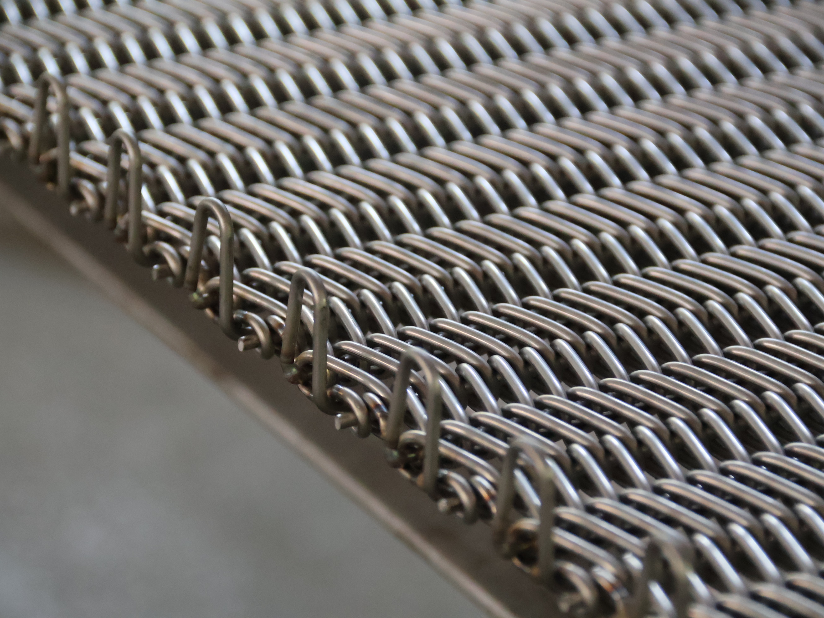 燒結爐金屬網(wǎng)帶的使用壽命僅為半年嗎？